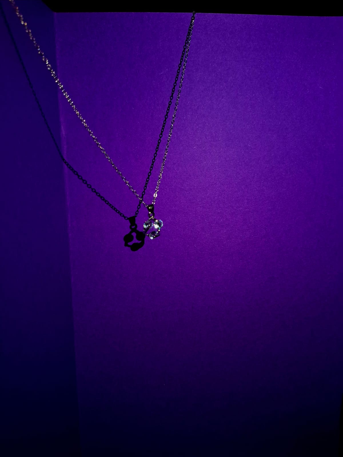 Elegant Silver Floral Pendant Necklace with Sparkling Zircon Stones