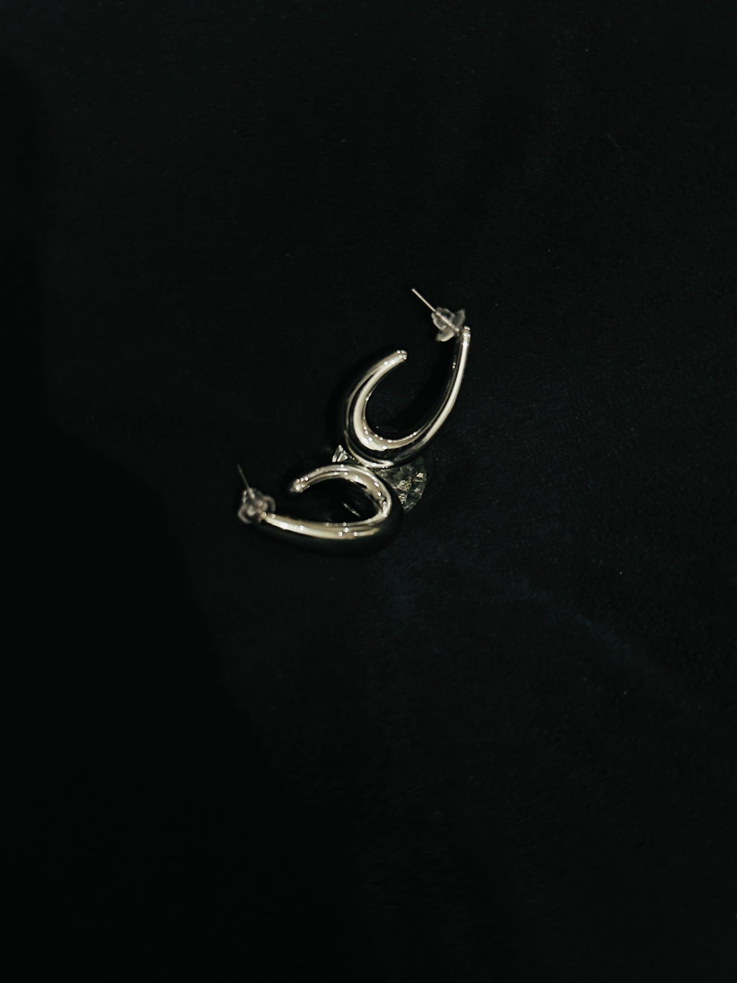 Bold Minimal Gold Hoop Earrings – Modern & Luxe