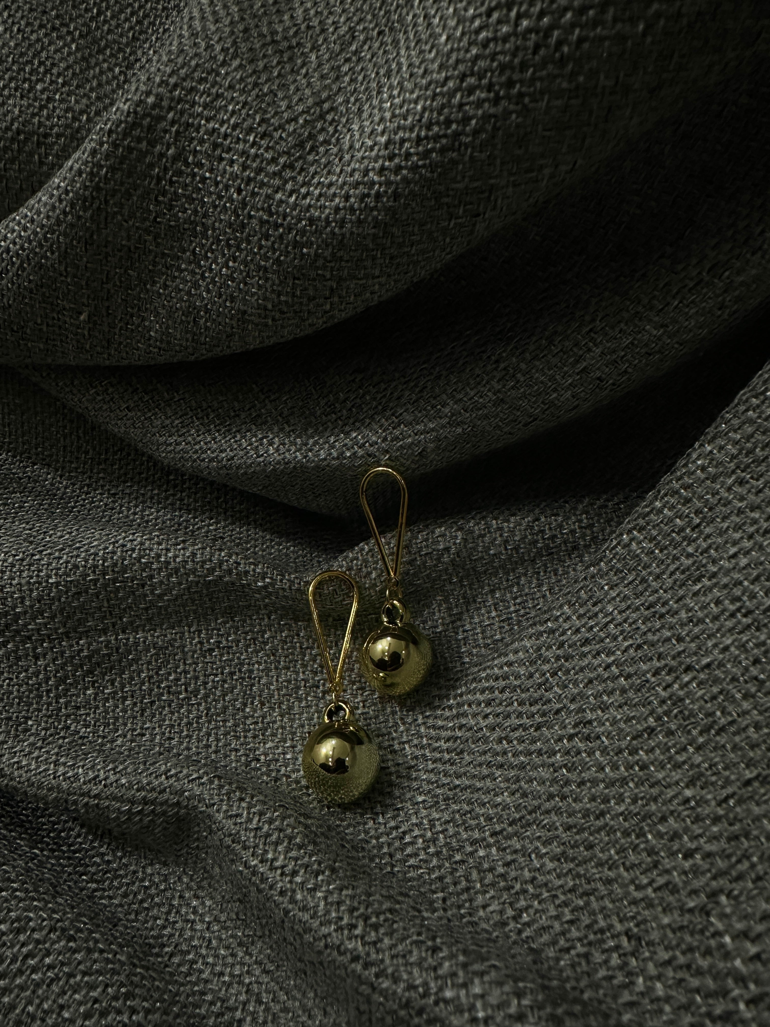 Elegant Gold Drop Earrings – Minimalist Chic