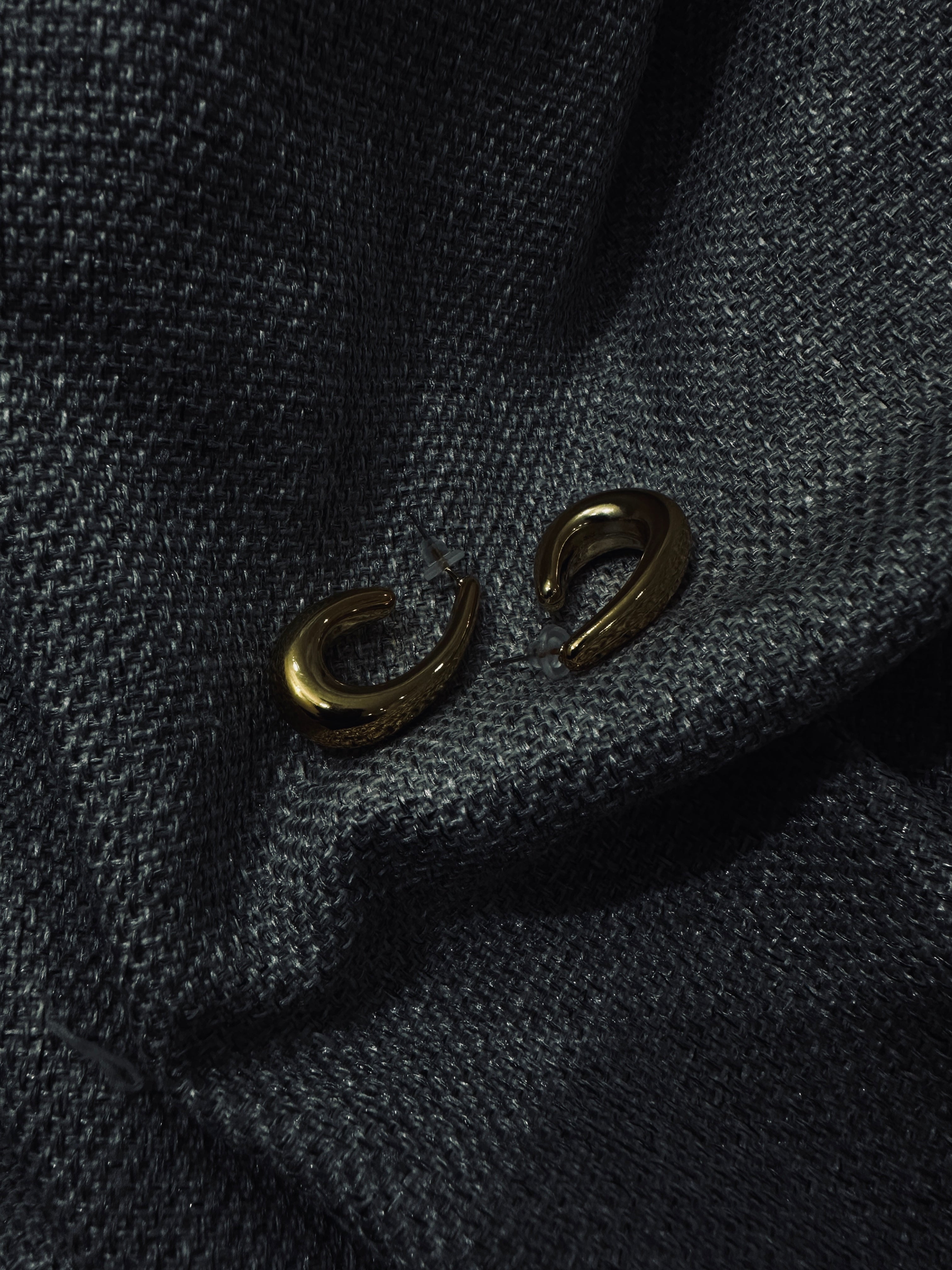 Bold Minimal Gold Hoop Earrings – Modern & Luxe