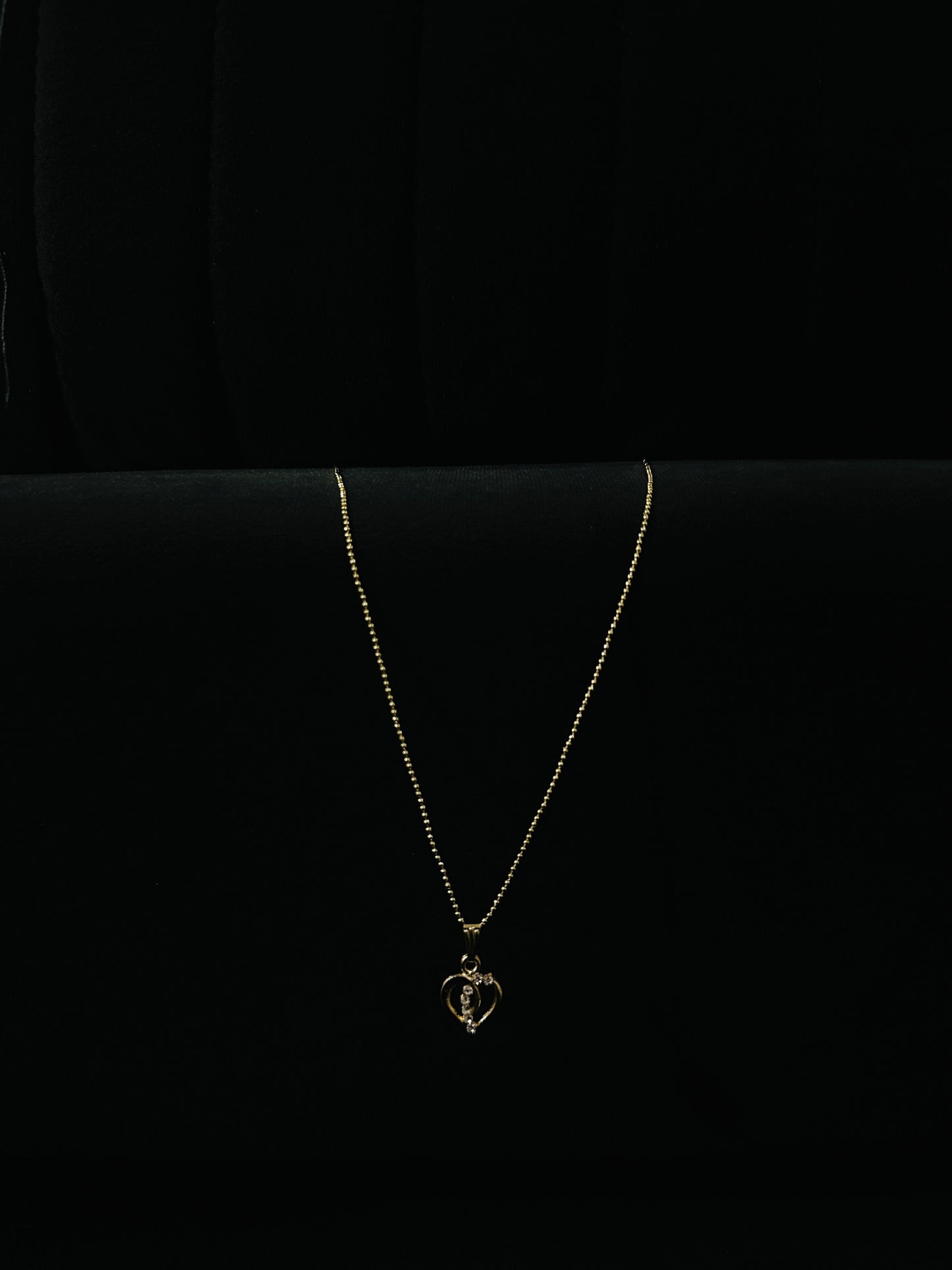Radiant Heart Gold Pendant Necklace – Elegant & Timeless