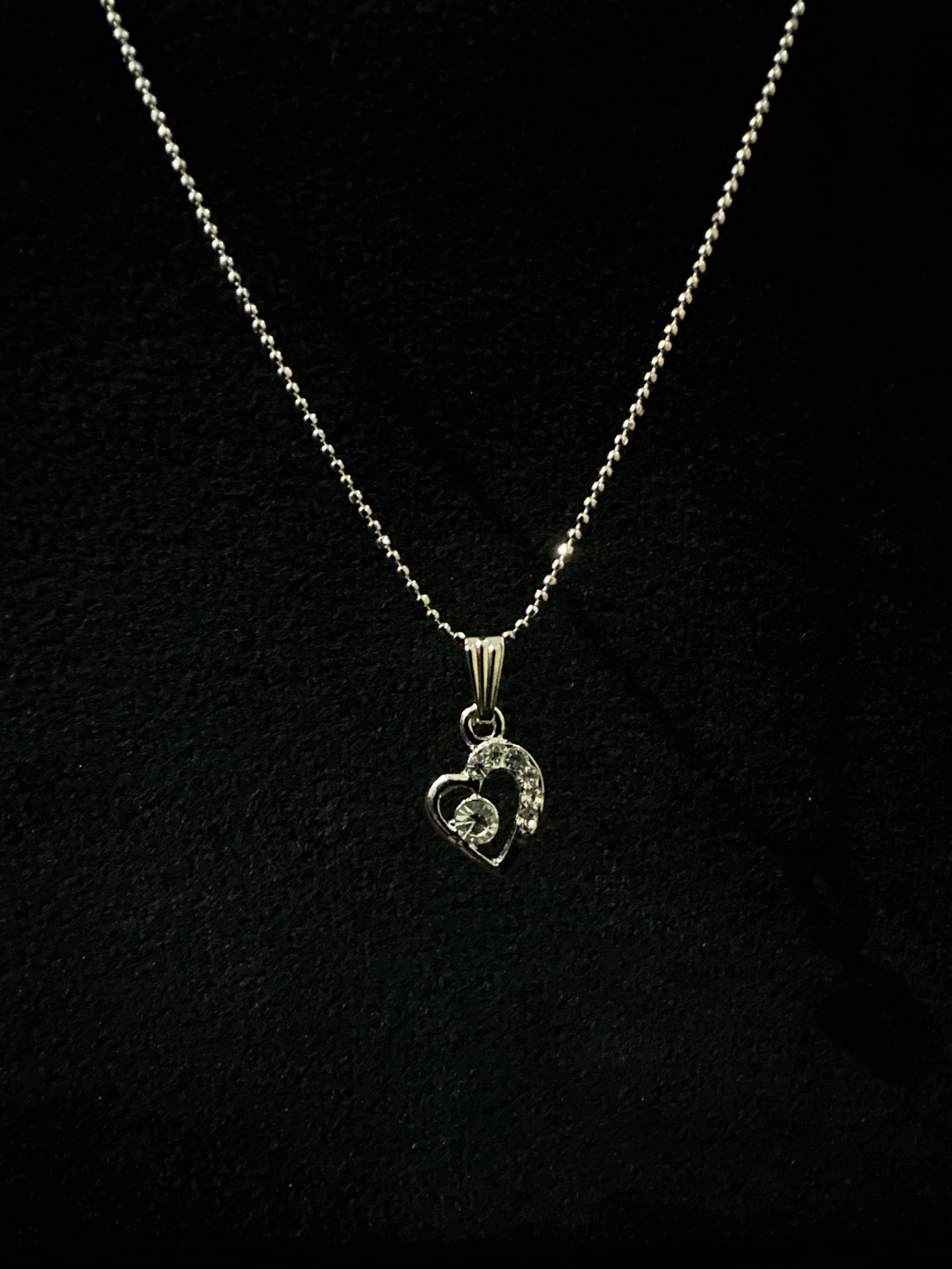 Eternal Love Silver Heart Pendant – Graceful & Meaningful