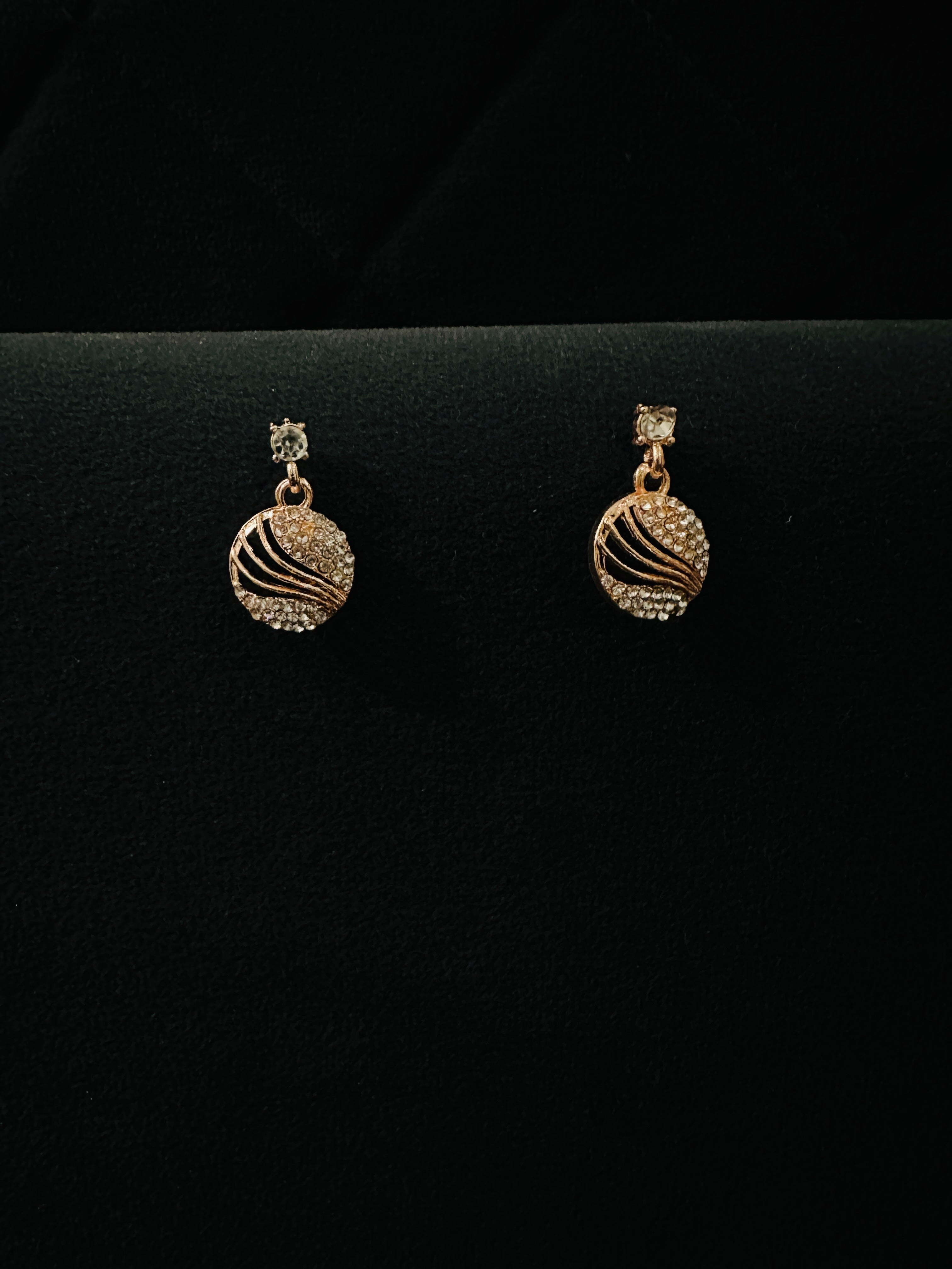 ✨ Golden Gleam – Circle Radiance Jewelry Set