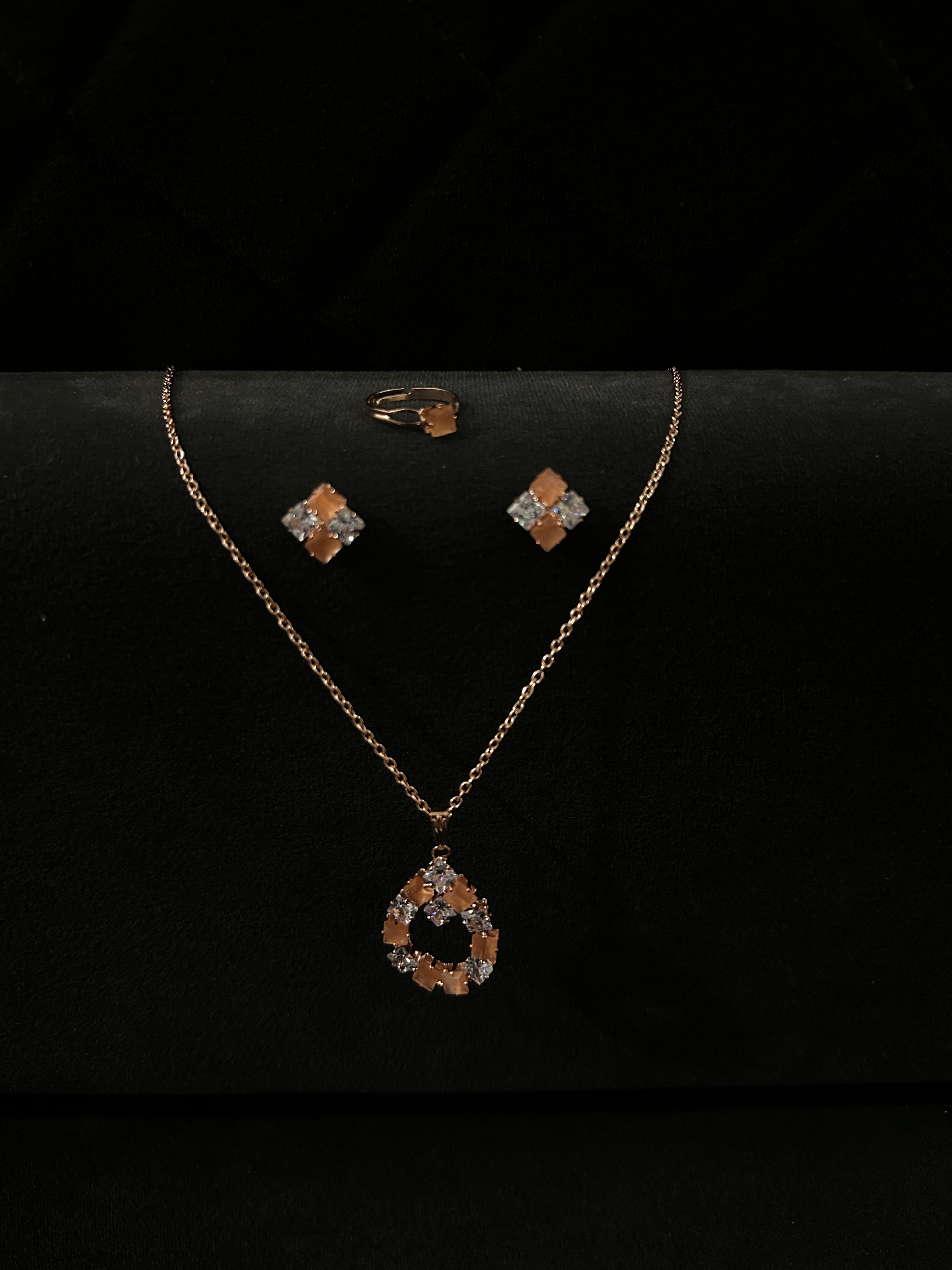 🍑 Peach Blossom Set – Sparkle in Every Detail