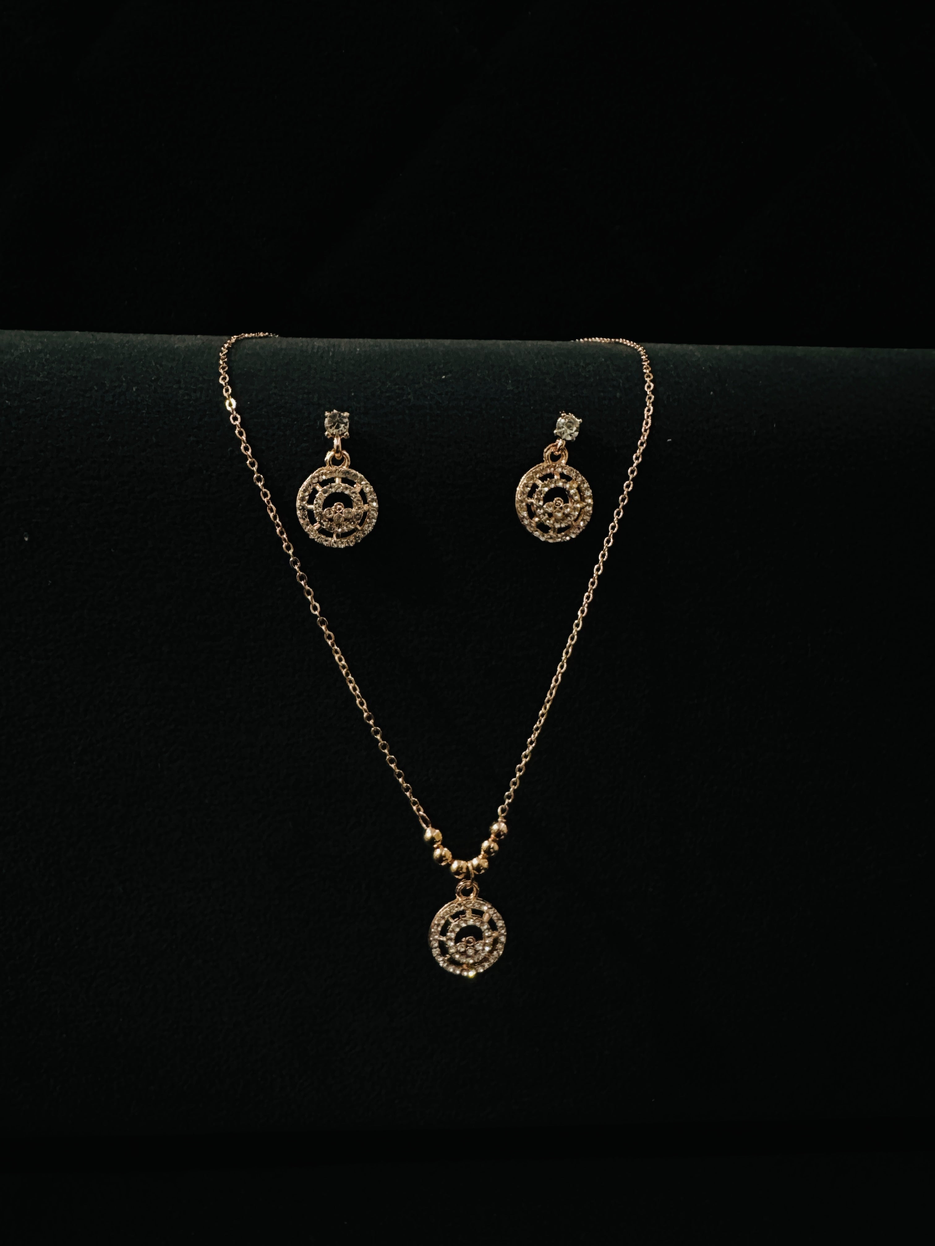 🌟 Regal Orbit – Circular Charm Jewelry Set