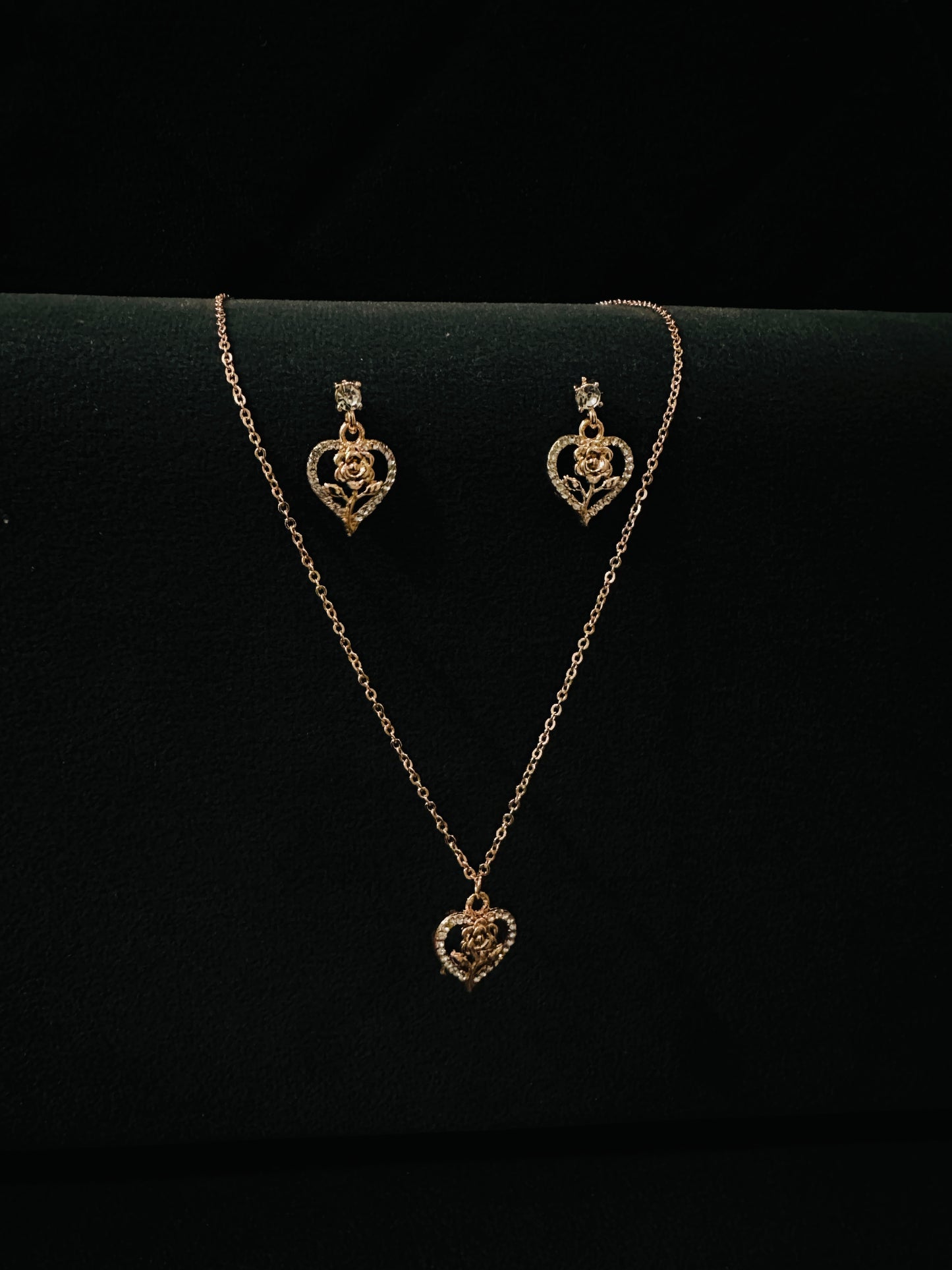 š¹ Rose Amour Set ā by Aurenza Prime