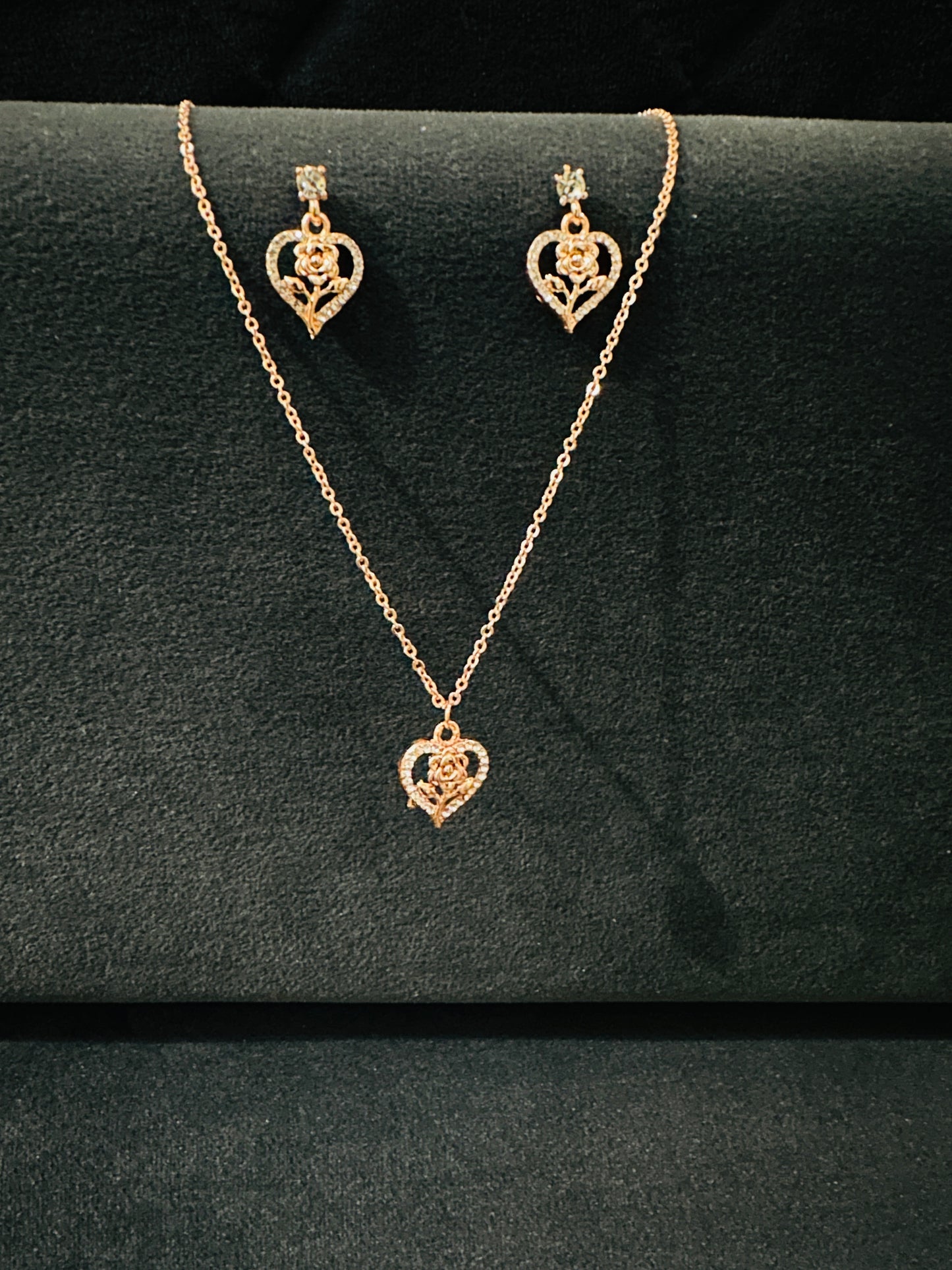 š¹ Rose Amour Set ā by Aurenza Prime