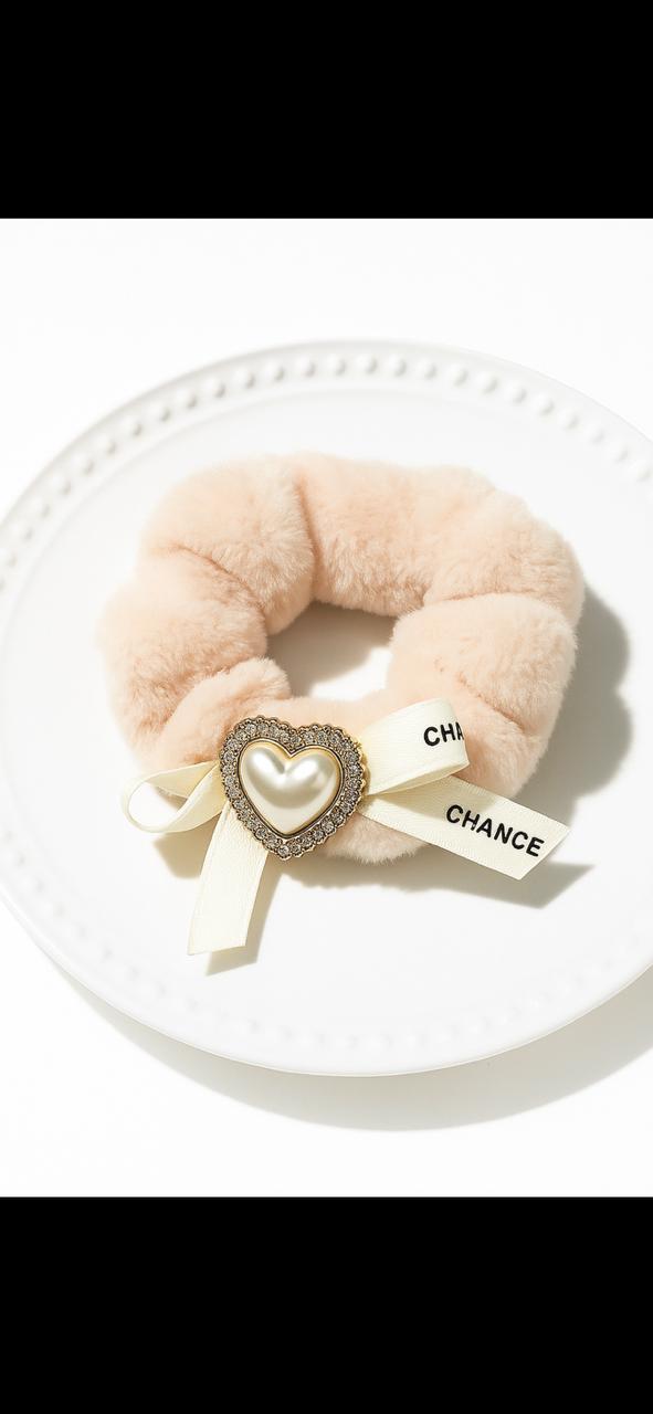 ヘアアクセサリー [PRIMAUTE] VELVET HEART PEARL SCRUNCHIE 💖 Velvet Charm – Heart Pearl Fluffy Scrunchies – AurenzaPrime