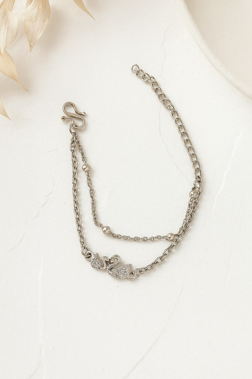 💎 Silver Serenity – Swan Charm Layered Bracelet