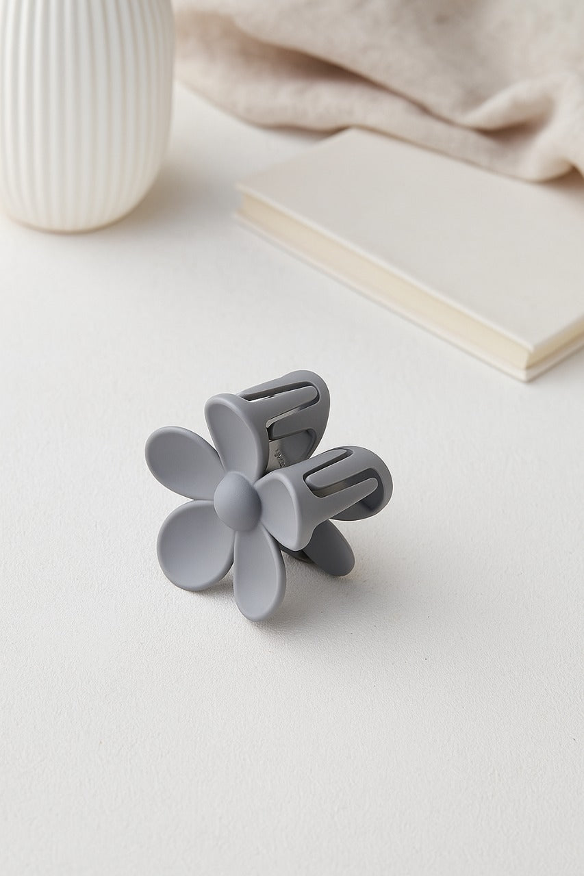 ❄️ Frost Bloom – Matte Flower Hair Claw