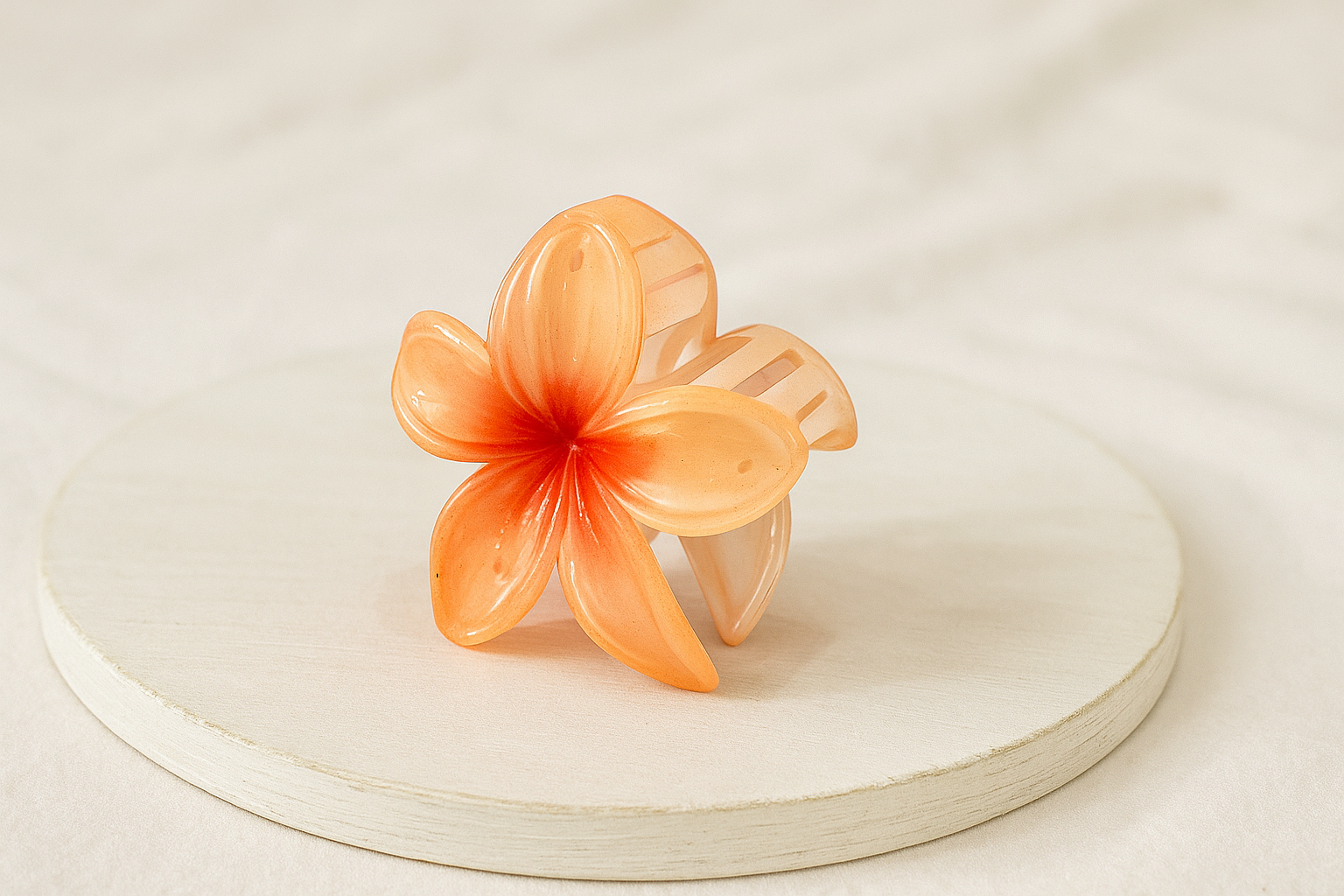 🍑 Peach Glow Hair Claw