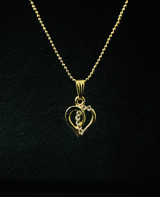 Radiant Heart Gold Pendant Necklace – Elegant & Timeless