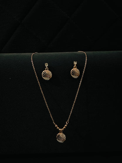 ✨ Golden Gleam – Circle Radiance Jewelry Set