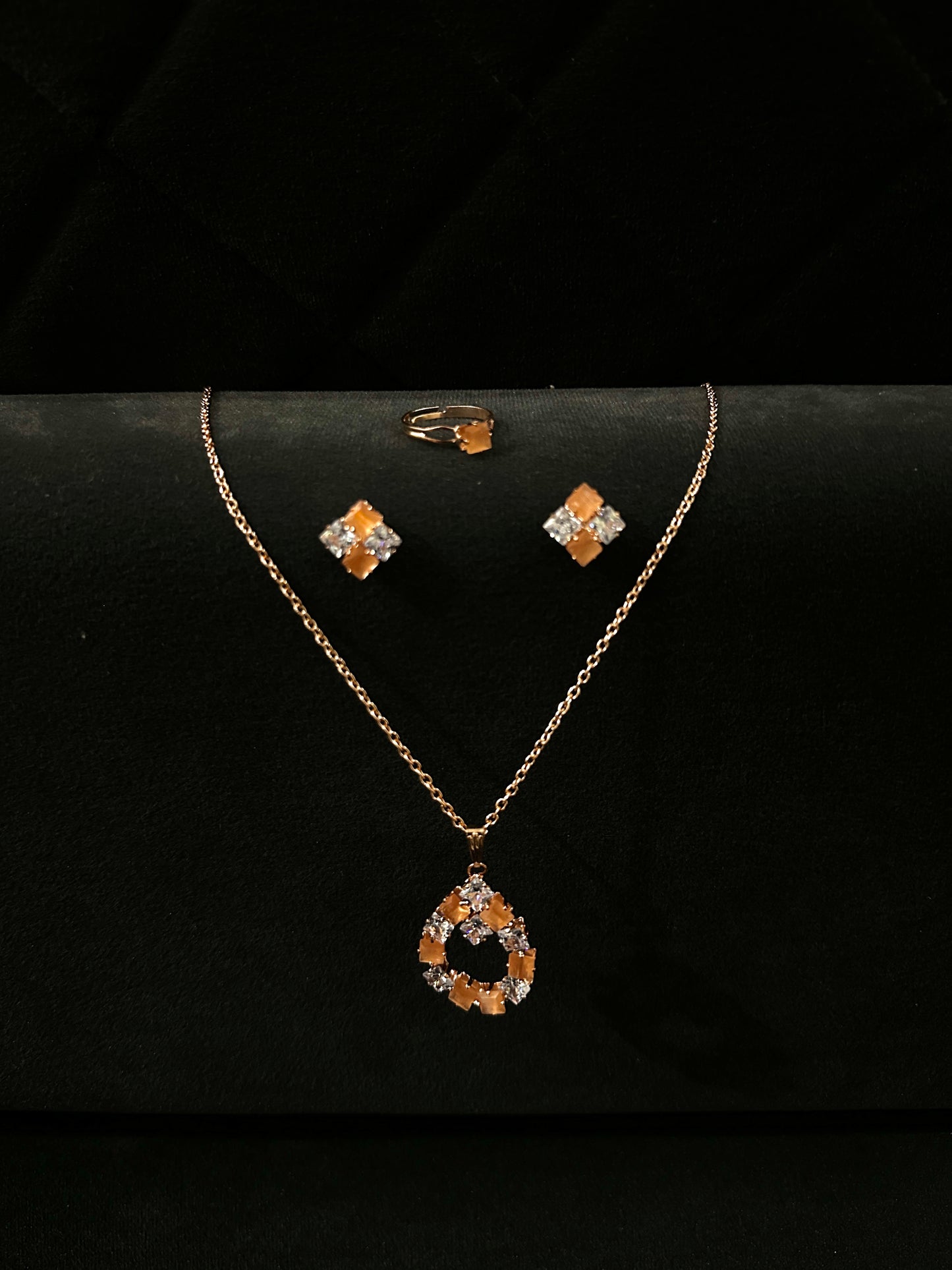 🍑 Peach Blossom Set – Sparkle in Every Detail