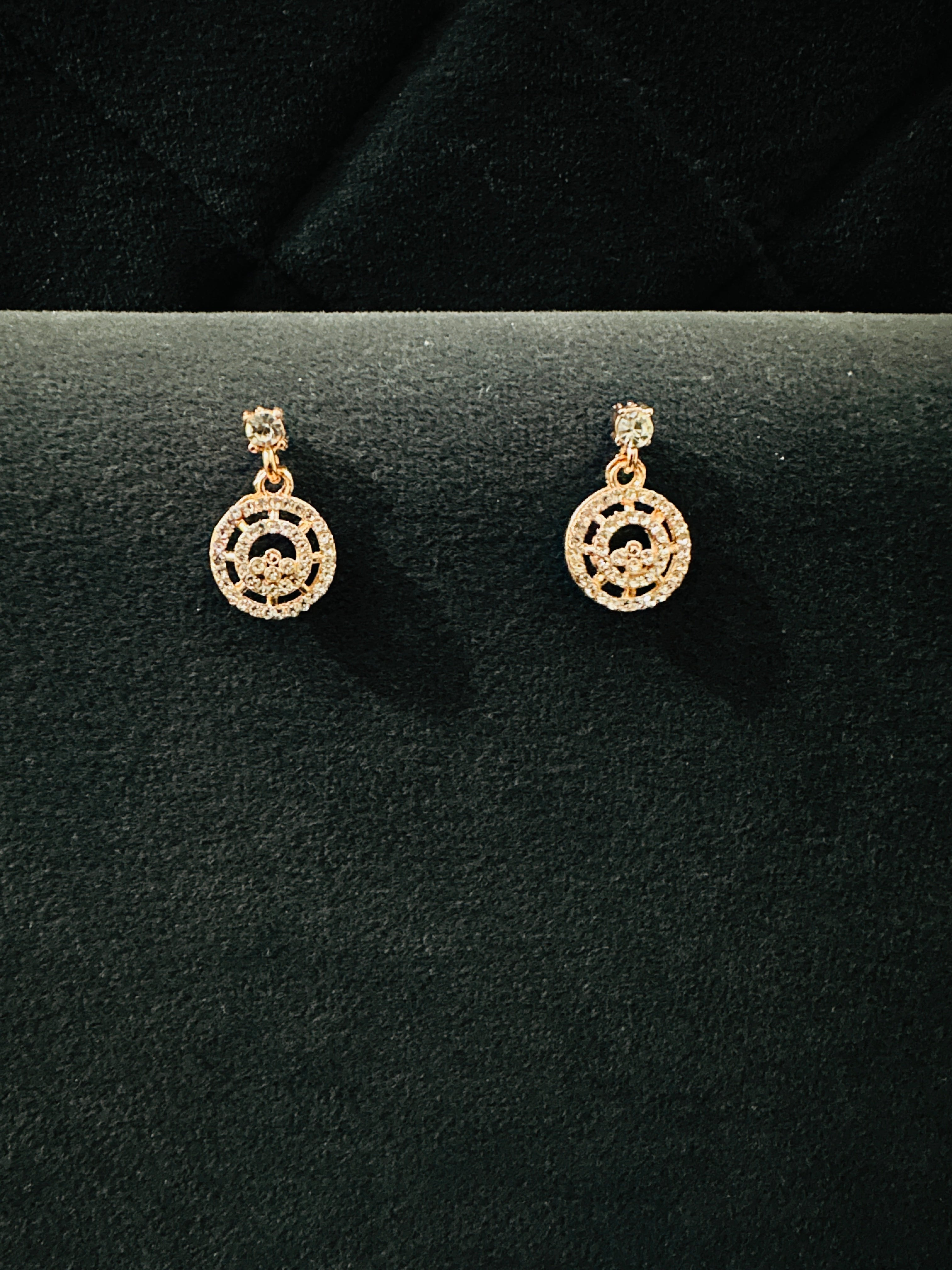 🌟 Regal Orbit – Circular Charm Jewelry Set