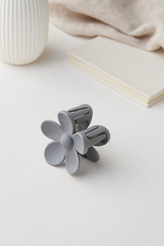 ❄️ Frost Bloom – Matte Flower Hair Claw