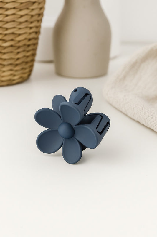 💙 Midnight Bloom – Matte Flower Hair Claw