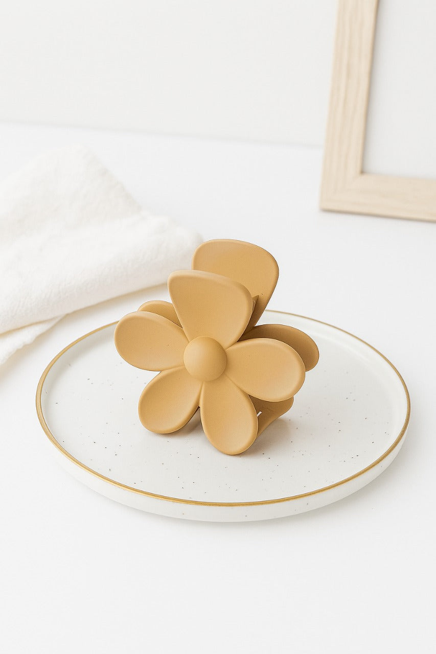💛 Sunbeam Bloom – Matte Flower Hair Claw